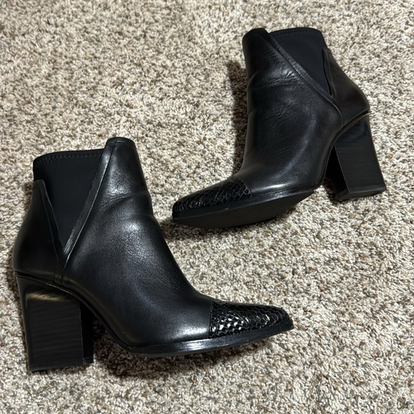 Donald J. Pliner Vaughn Leather Ankle Booties- 6 - Picture 1 of 11